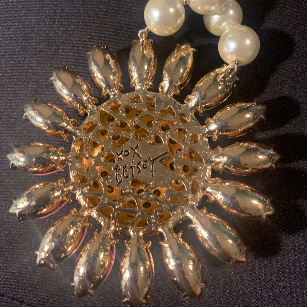 Authentic Betsey Johnson Pink and Yellow Daisy Faux Pearl Necklace - Picture 3 of 6